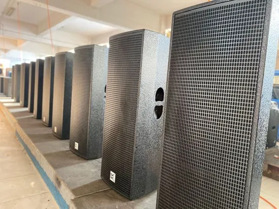 15インチウーファーを2基搭載した2ウェイフルレンジプロフェッショナルオーディオスピーカー